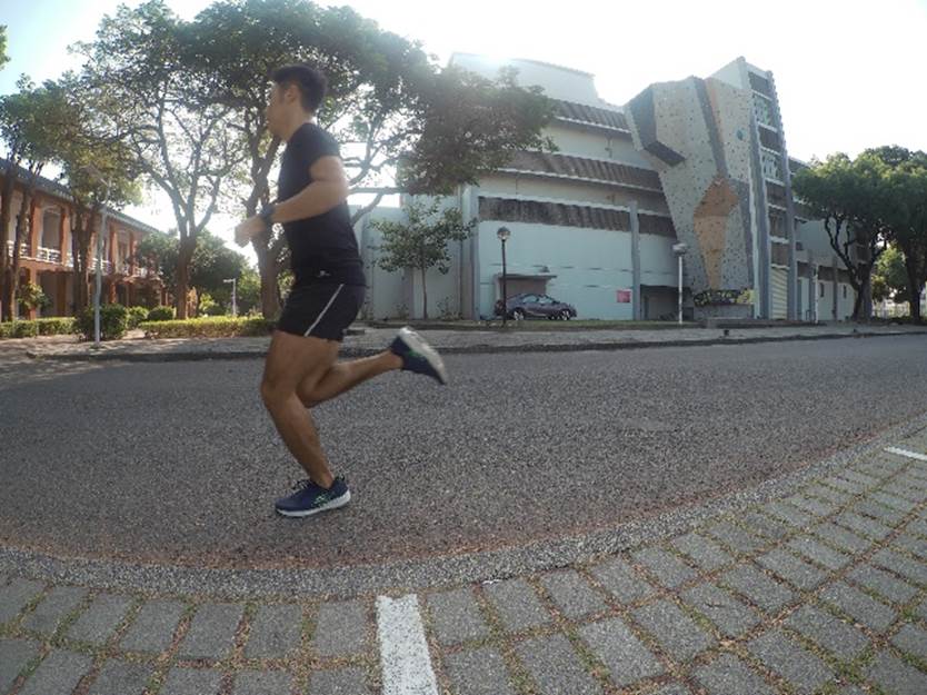 在柏油路上進行輕鬆跑  照片來源：友人拍攝