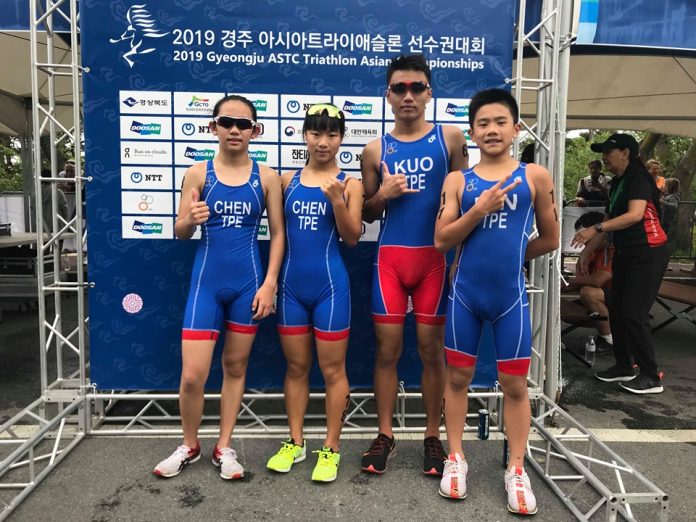 由左至右為U15少年女子組陳胤柔、陳均妤;U15少年男子組郭承緯、林旻澤。圖片來源:魏振展。