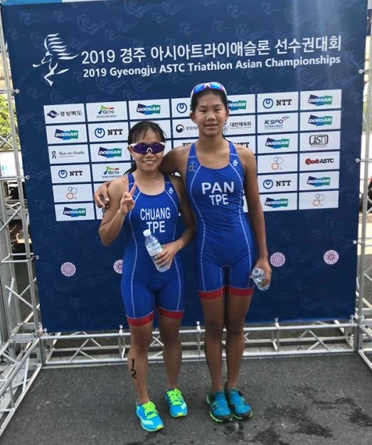 青少年女子組:莊蕙名(左)、潘昱婷(右)。圖片來源:魏振展。