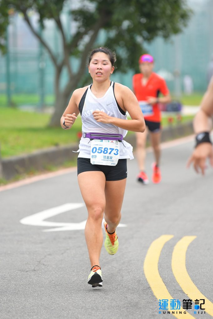鐵人三項選手張嘉家突破個人PB，跑進臺灣女子第80傑。圖片來源：運動筆記。
