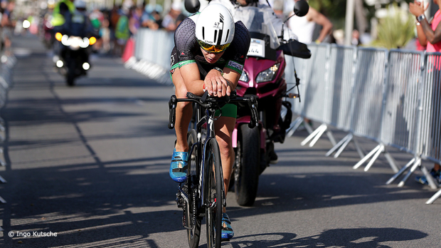 Gustav Iden 在2019 IRONMAN 70.3 世錦賽中騎乘公路車，從第十名追到第二名，最後贏得冠軍。圖片來源。