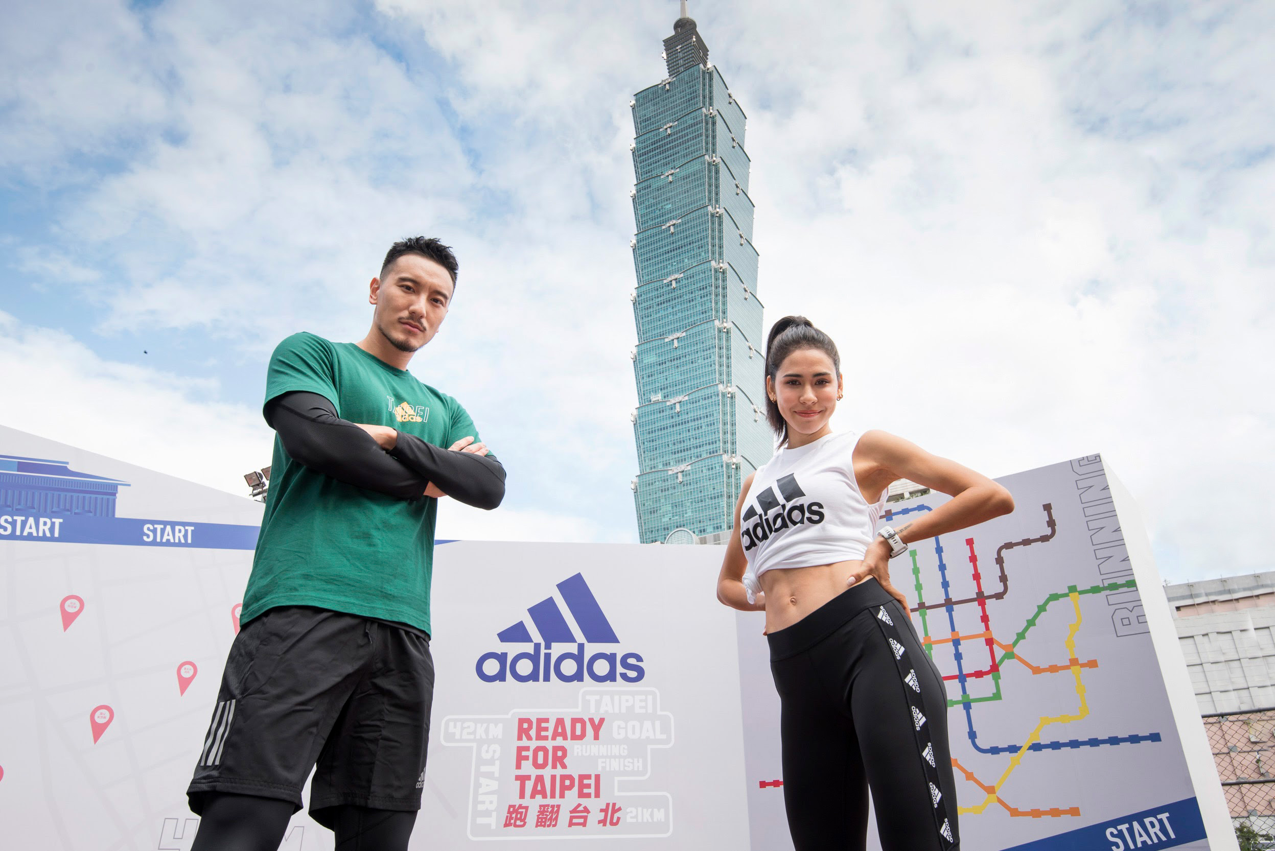 adidas舉辦「adidas #跑翻台北 城市Online Run」開跑活動，邀請王陽明、雷理莎穿上臺北馬拉松限定跑鞋，親身試跑城市Online Run「信義區不夜潮路線」，一同跑翻台北