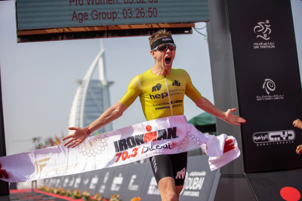 丹麥小將 Daniel Bakkegard 以 03小時33分023秒奪下 IRONMAN 70.3 Dubai 男子總冠軍。圖片來源。