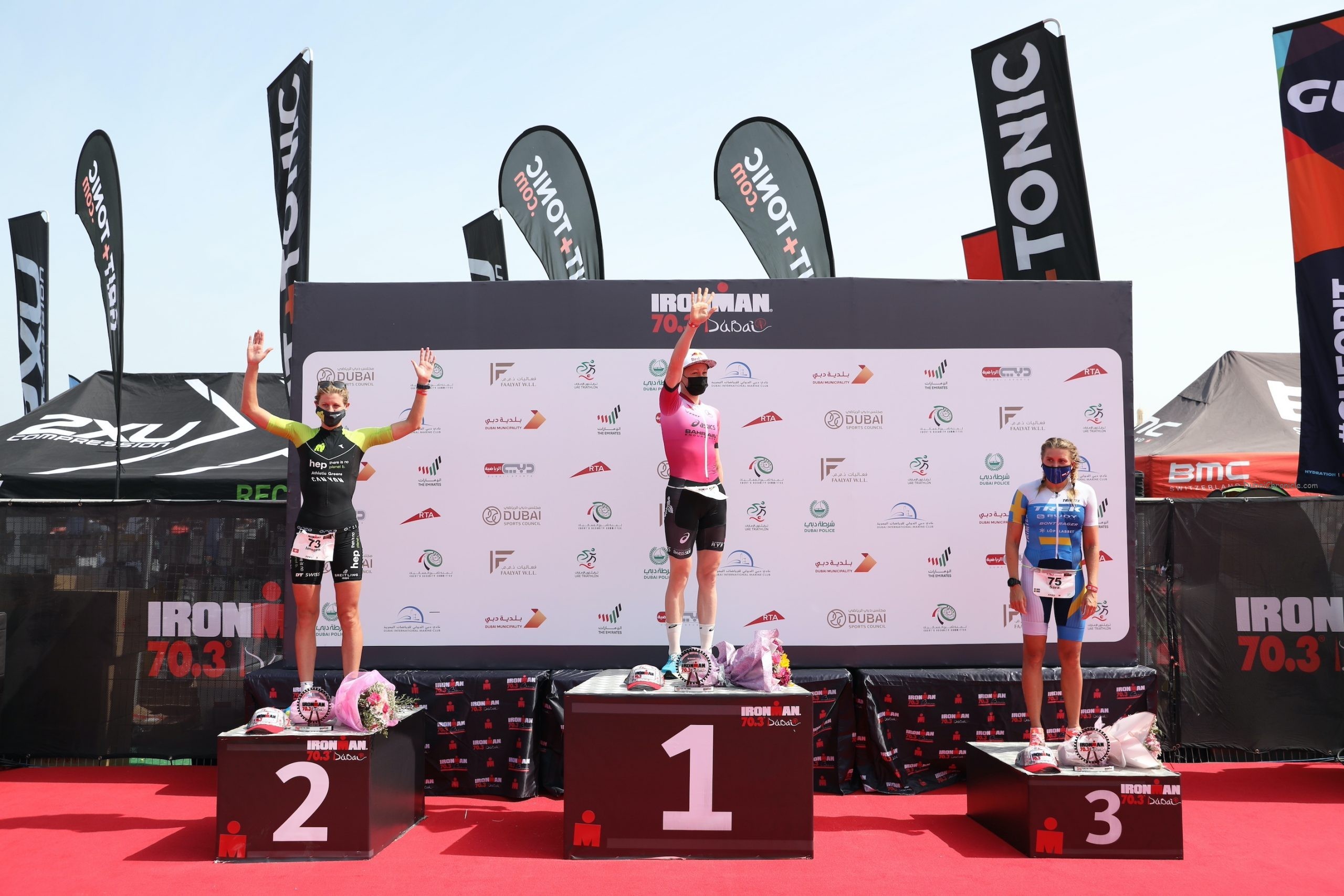 2021 IRONMAN 70.3 Dubai 女子組前三名。圖片來源。