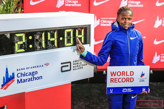 2:14:04與兩屆倫敦馬拉松和芝加哥馬拉松冠軍，Brigid Kosgei堪稱是目前最強大的女子馬拉松跑者，至少到今天為止，還沒看到有人能撼動其位。本次也是她首次參加奧運馬拉松，能否延續王者之路，備受期待。(照片來源: guinnessworldrecords.com)