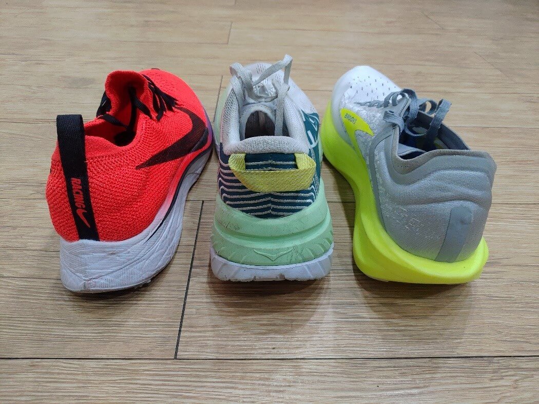 測試鞋款由左至右分別為Nike Air ZoomX Vaporfly 4%、Hoka One One Carbon X、Brooks Hyperion Elite 2