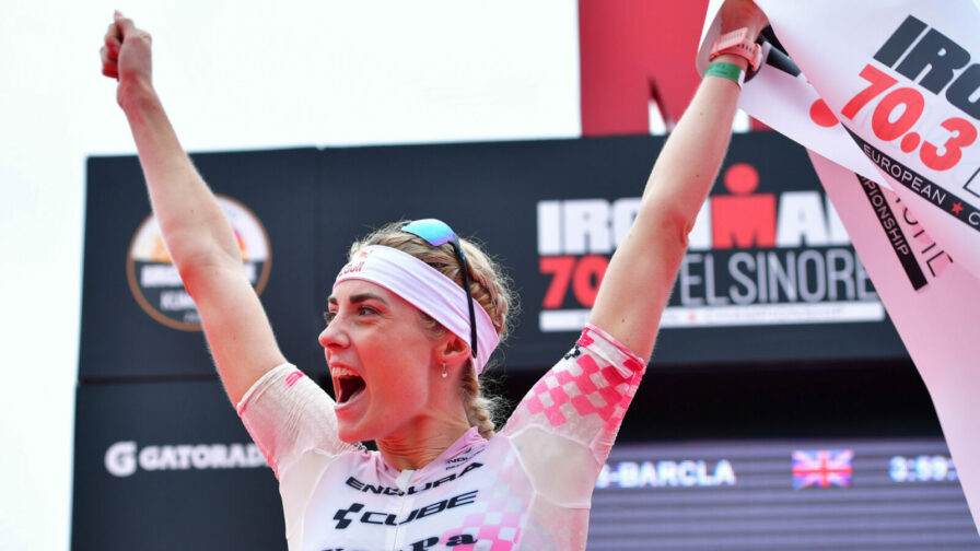 Lucy Charles-Barclay 以 3 小時 59 分 57 秒「破四」贏得 2021 IRONMAN 70.3 歐洲錦標賽冠軍！圖片來源。