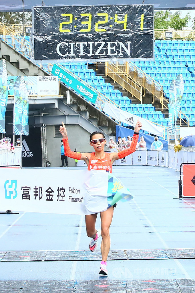 曹純玉於 2020 台北馬拉松刷新全國紀錄，但距離奧運達標仍有一步之遙(照片來源: 台北馬拉松)
