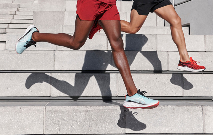 ASICS推出全新一代NOVABLAST 2、DYNABLAST 2跑鞋，超高回彈力中底，加上創新幾何的吸睛外型強化穩定性，提升跑步效率。