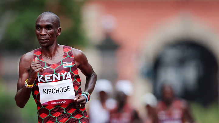 SAPPORO, JAPAN - AUGUST 08: Eliud Kipchoge of Team Kenya competes in the Men's Marathon Final on day sixteen of the Tokyo 2020 Olympic Games at Sapporo Odori Park on August 08, 2021 in Sapporo, Japan. (Photo by Lintao Zhang/Getty Images)