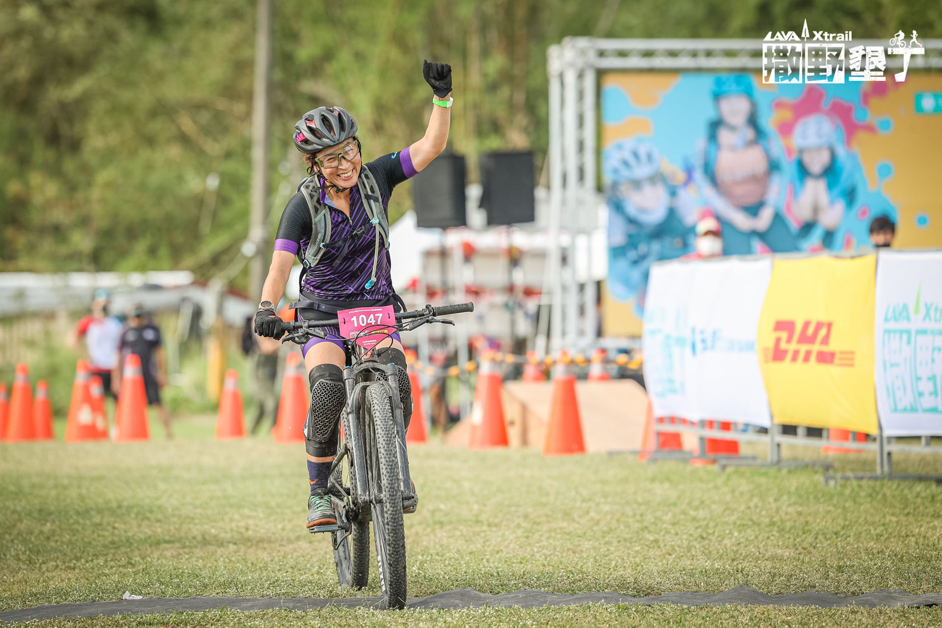 Cross Country 登山車越野賽 11 公里，女子組亞軍，哈鐵人周驊（1047）。圖片來源：LAVA台灣鐵人三項公司