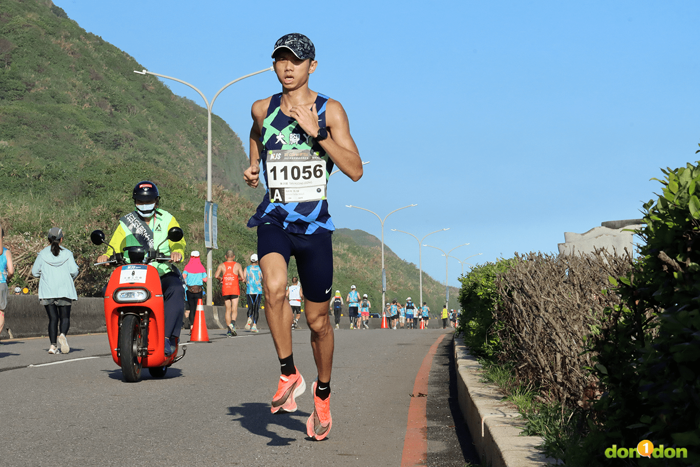 陳洪龍，成績 2 小時 32 分 54 秒獲得男子組總排第三名。