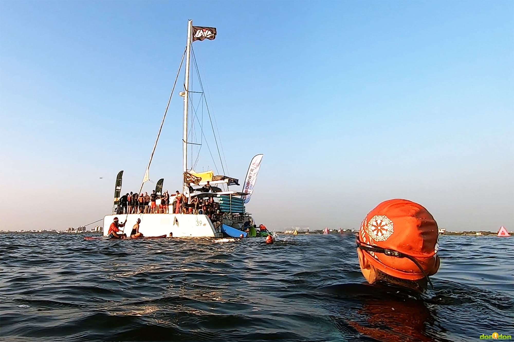 主辦單位也效法 IRONMAN 世界錦標賽 KONA 的「Coffee Boat（咖啡船）」活動，讓選手試游游泳賽道時，游到帆船上喝一杯咖啡