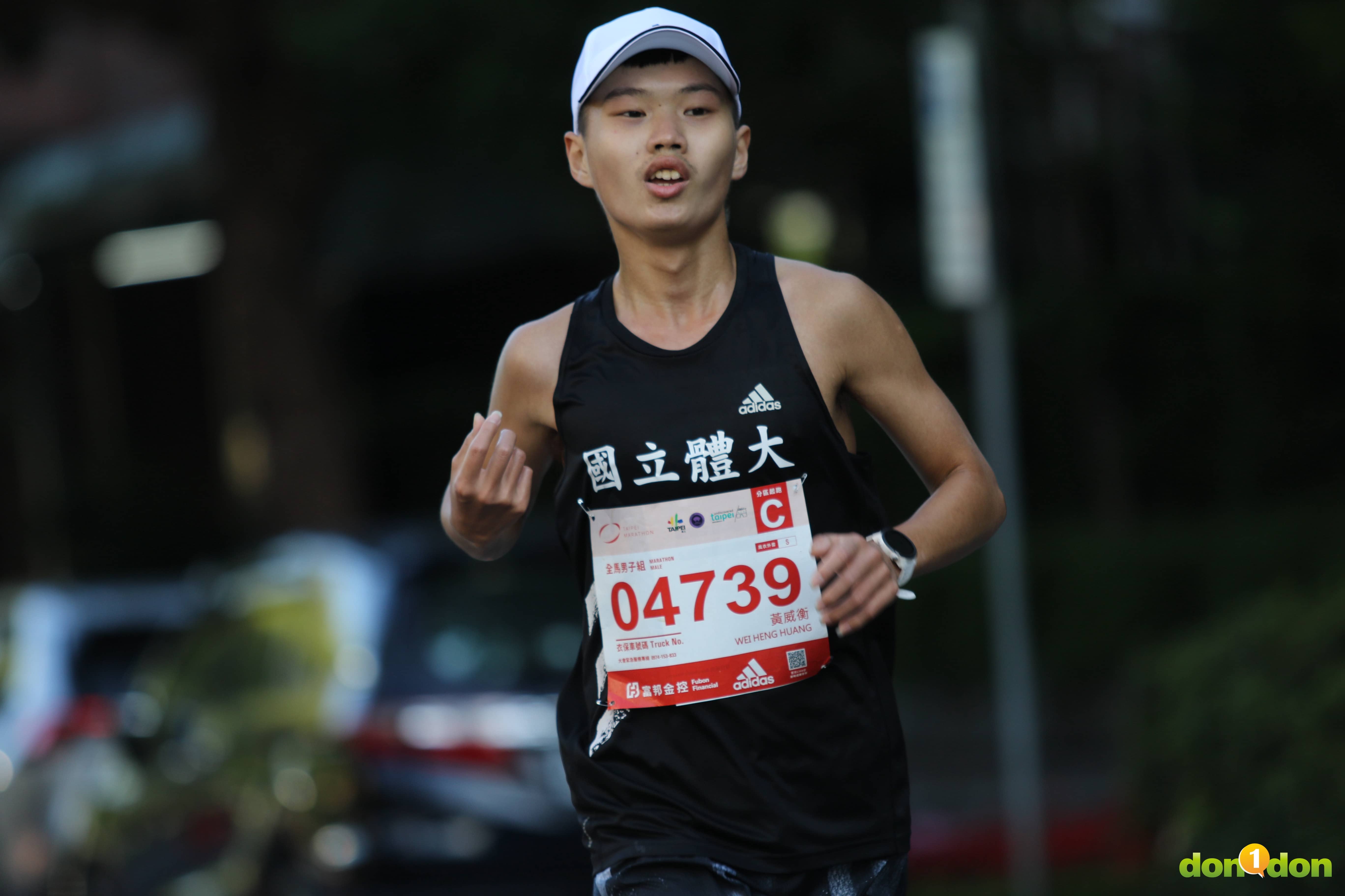 來自國立體育大學的 黃威衡，跑出 2 小時 28 分 40 秒，名列台灣第三名