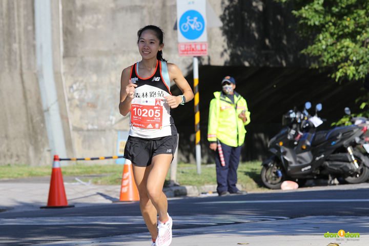 張芷瑄以 2:46:37 完成比賽並拿下國內女子第二佳績