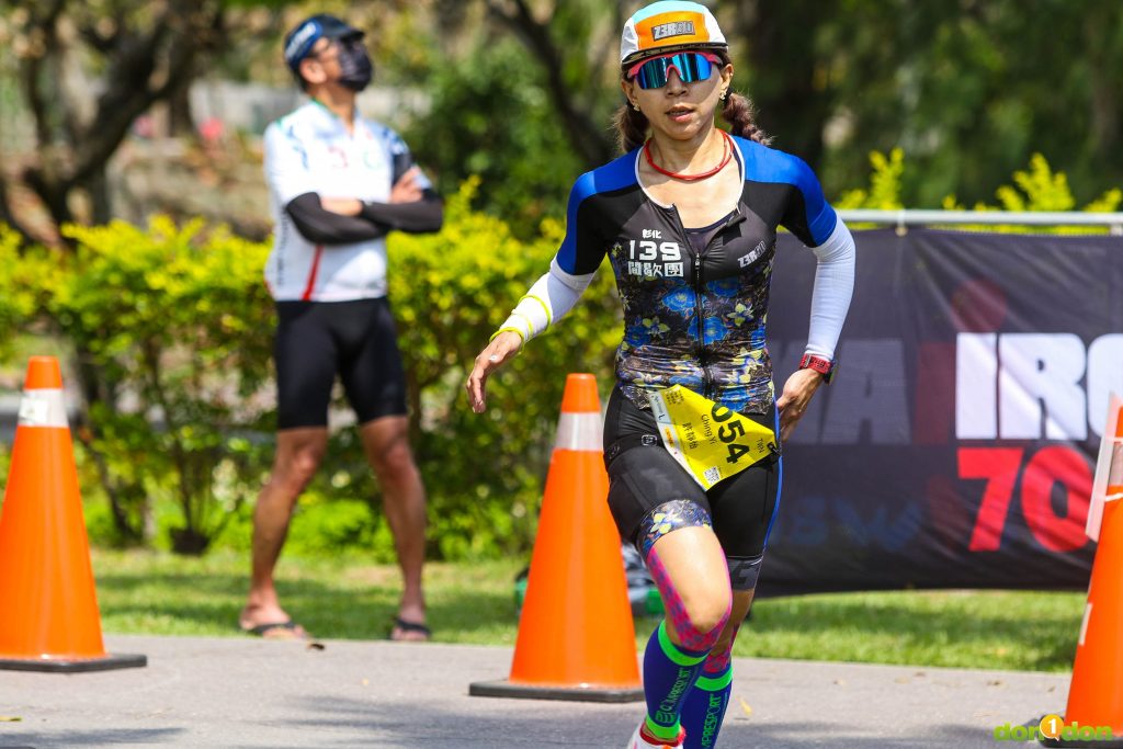 彰化許靜宜老師獲得女子總三，希望自己4月份的 IRONMAN Taiwan 澎湖可以更進步