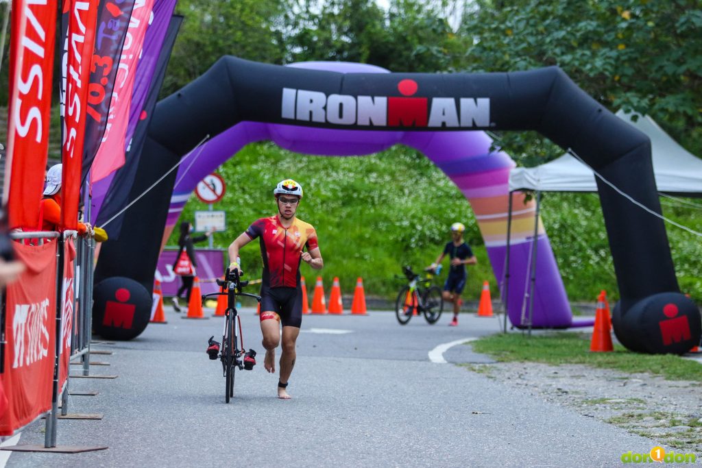 第一次參加 IRONMAN 70.3 賽事的莊柏千，以 04：53：37，個人最佳的成績完成比賽。