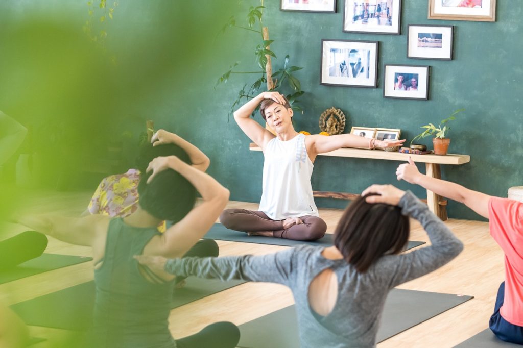 第一屆50+銀光女神派對在充滿綠意的The Yoga Shala - Mysore Taipei教室進行。（圖片提供：弘點全球顧問有限公司）