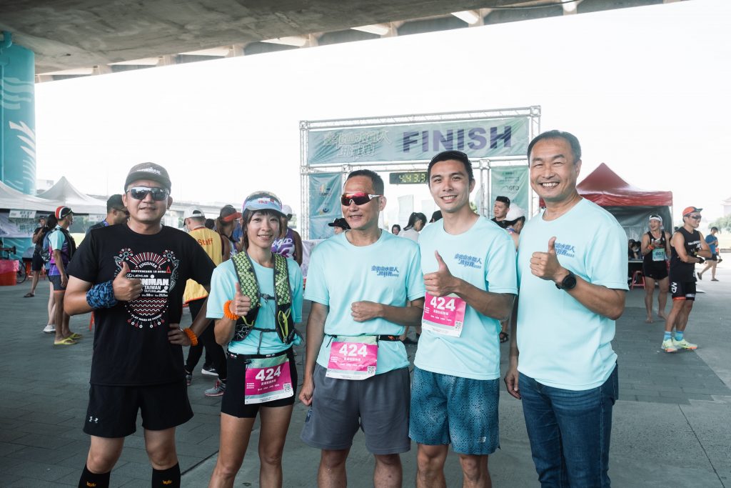 知名戶外運動主播段慧琳與臺灣第一位挑戰波士頓馬拉松的視障選手洪國展組隊，順利完賽！