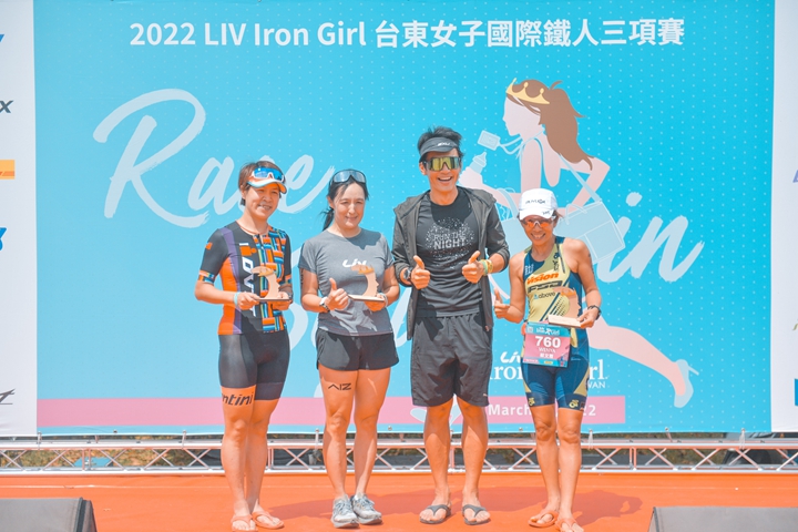 知名演員楊一展現身 Liv Iron Girl 舞台為得獎選手頒獎