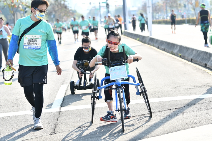 羅布森伴城路跑提供600個公益名額免費參與，呼籲身心障礙者走出戶外運動