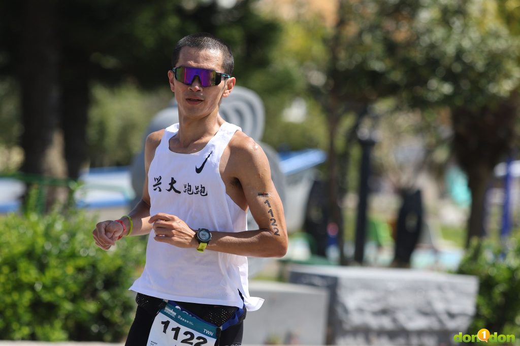 選手黃廉富說，2018 年第一次挑戰 IRONMAN Taiwan 的黃廉富，有感於當年游泳距離不足，今年再一次挑戰，準備充分的他在過程中仍遭到嚴厲的考驗