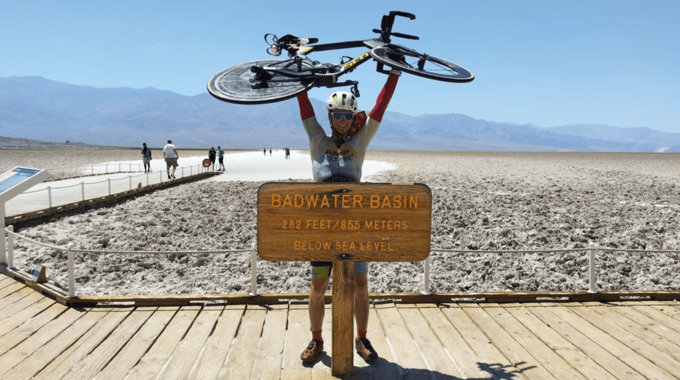 Ludovic Chorgnon 在美國加利福尼亞死亡谷（Death Valley）自行完成一場全程超鐵距離。圖片來源：triathlete