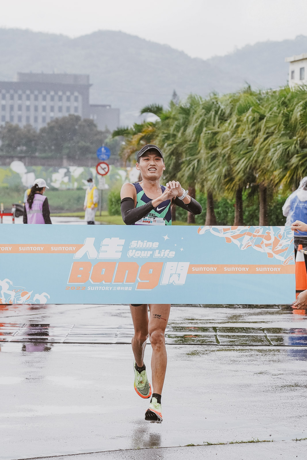 21.5公里男子組冠軍蔡政軒1小時15分27秒