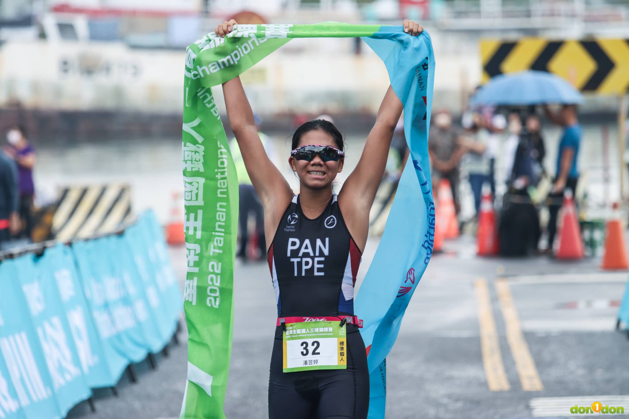 潘昱婷利用路跑優勢，獲得2022台南安平鐵人三項菁英女子組冠軍