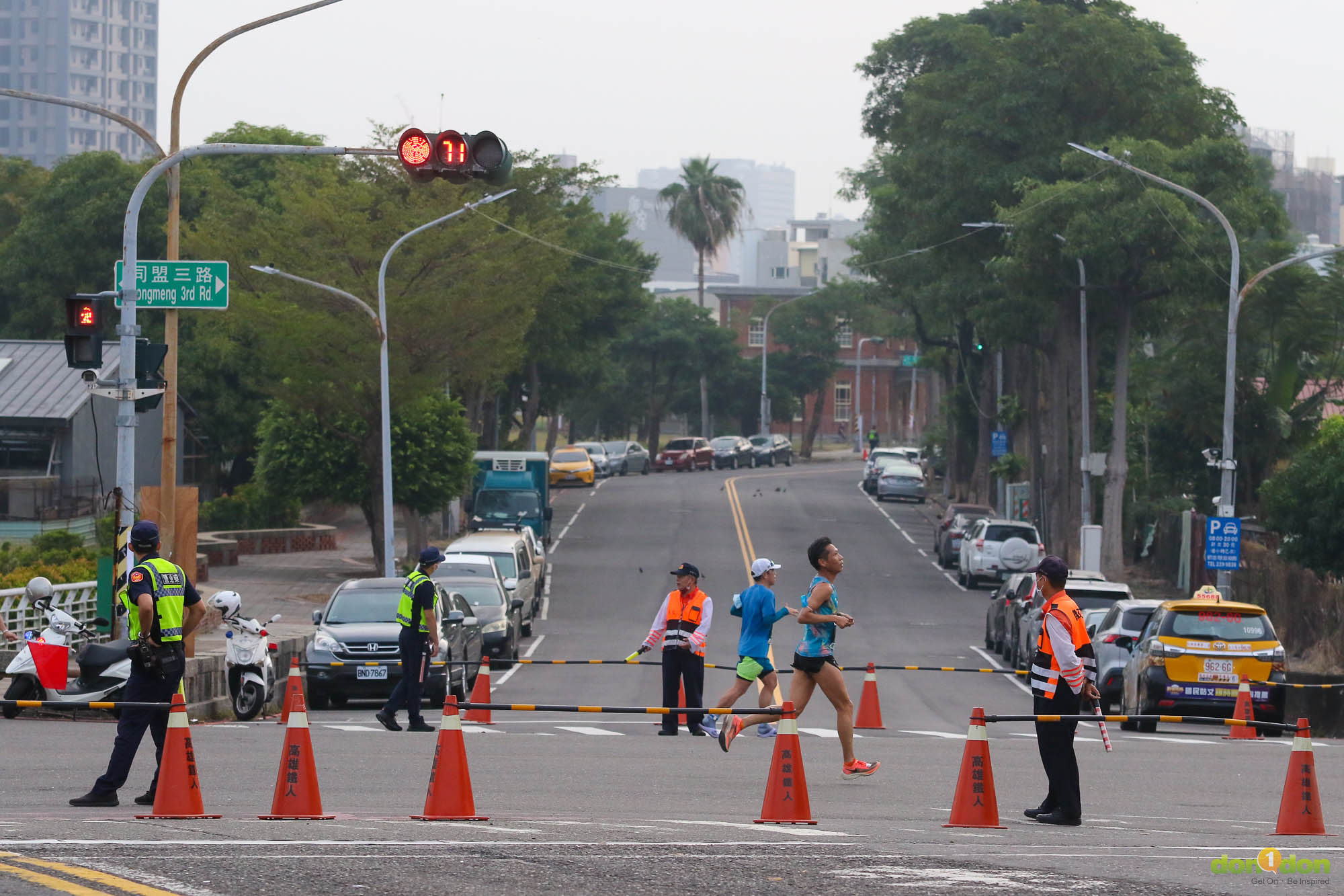 賽道沿著馬拉松路線外圍，2 條街道就開始進行交管與交通疏導