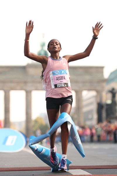 2022 年柏林馬拉松甫於九月底落幕，來自衣索比亞的 ，穿著 Adizero Adios Pro 2 奪下女子組冠軍