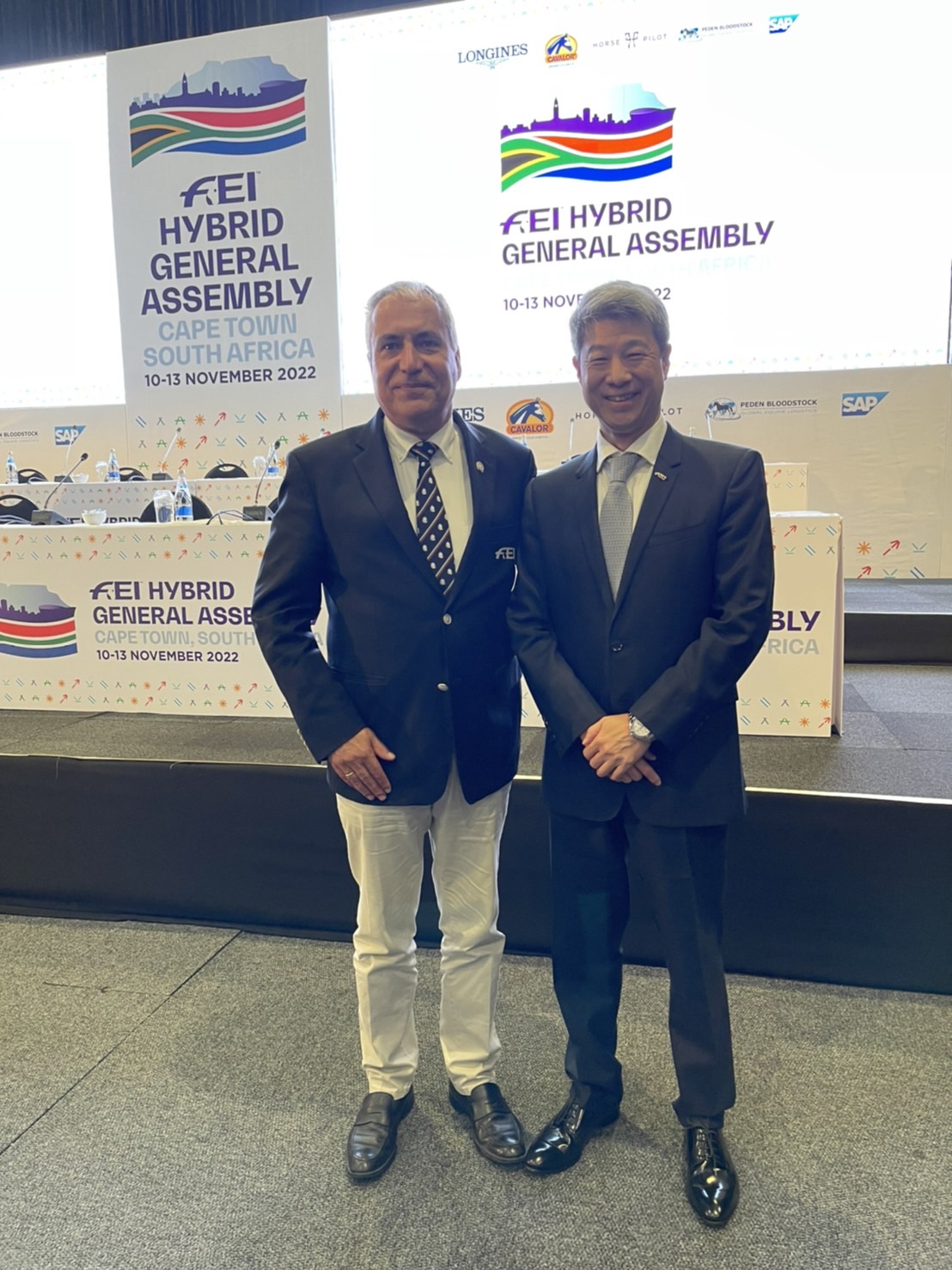 (左起) FEI國際馬術總會會長 Ingmar De Vos 英格瑪德沃斯與副會長 Jack 黃啟芳_照片提供中華馬術協會