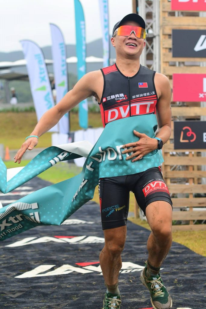 楊子慶在游泳與自行車項目拉出領先優勢，一舉奪得總冠軍。圖片來源：LAVA Xtrail