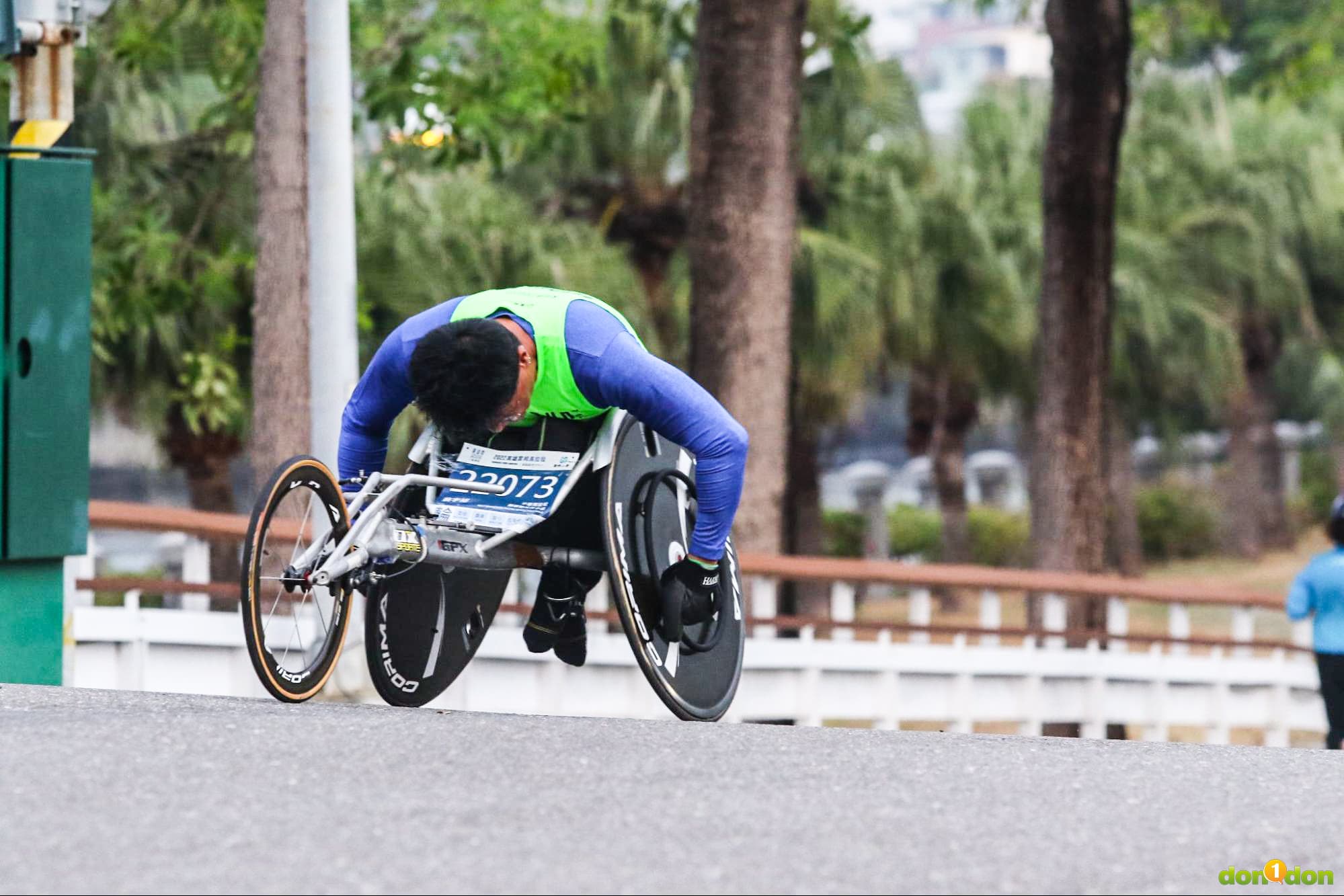 輪椅競速享受吹風的背後，其實是一項辛苦且孤單的運動