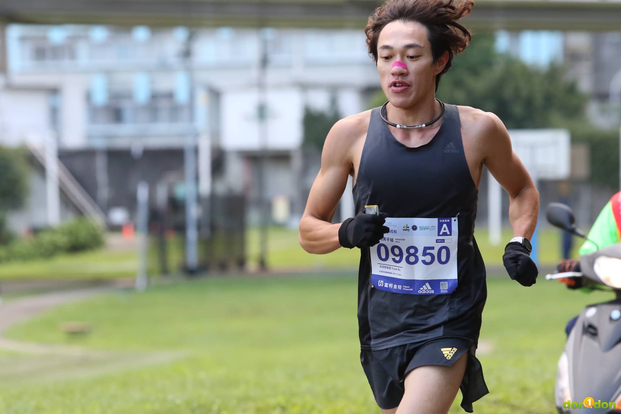 葉日鴻儘管抽筋,仍堅持不放棄完成比賽,名列台灣男子亞軍、總排第七名 攝影/趴趴牛
