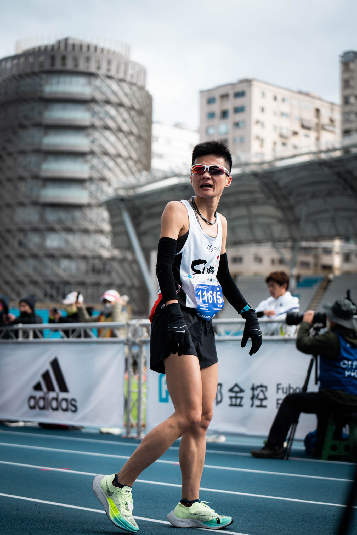 小新老師 蔡昀軒 以 2:52:48 成績拿下第 10 名 (國內第五名成績)