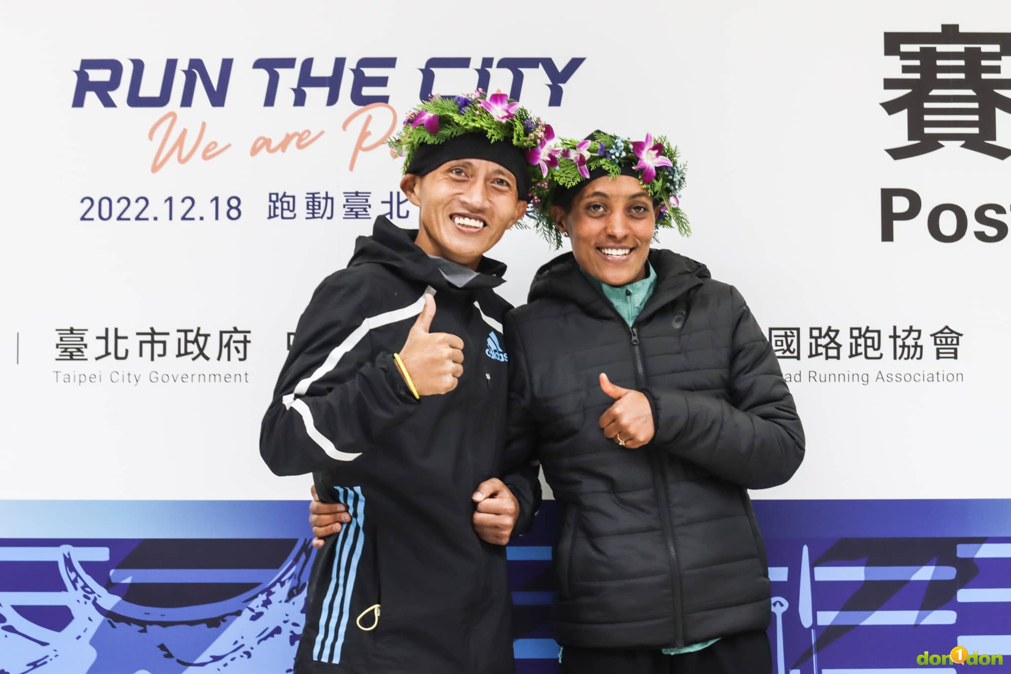 蔣介文在賽程後段與女子總冠軍衣索比亞選手跑在一起,一前一後越過終點線,賽後蔣介文開玩笑說:「恭喜她打破大會紀錄,但她的 180 萬有一部分可能是我的功勞。」