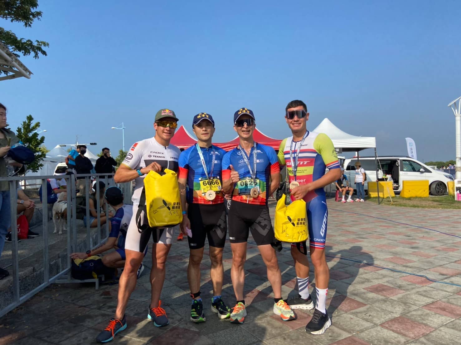 挪威鐵人名將 Kristian Blummenfelt、視障跑者李協興、陪跑員姜義村教授、IRONMAN KONA 冠軍Gustav Iden。圖片來源：愛運動動無礙