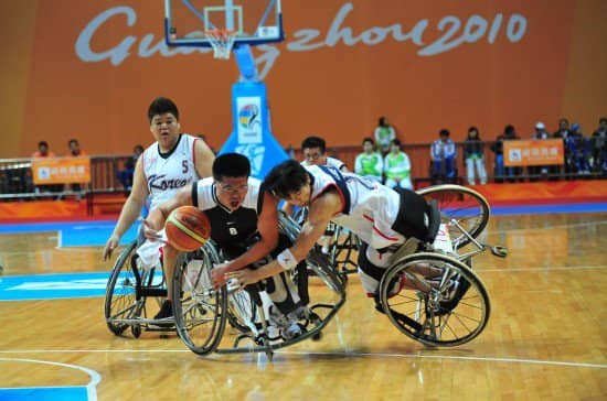 翁哥喜歡輪椅籃球的刺激與團隊合作的樂趣。圖片來源：翁宇裕