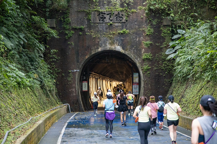 鐵道馬賽道跑經東北角人氣景點