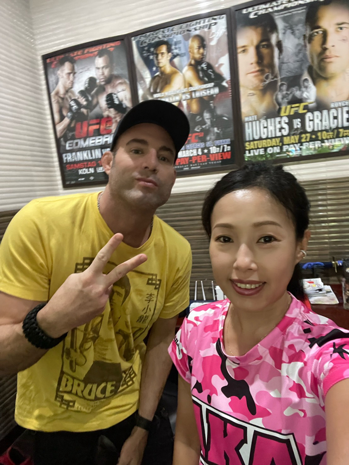 （左起）UFC傳奇名將AKA Thailand創辦人 Mike Swick、公關教主于長君合影 照片提供 STARFiSH Agent星予運動經紀