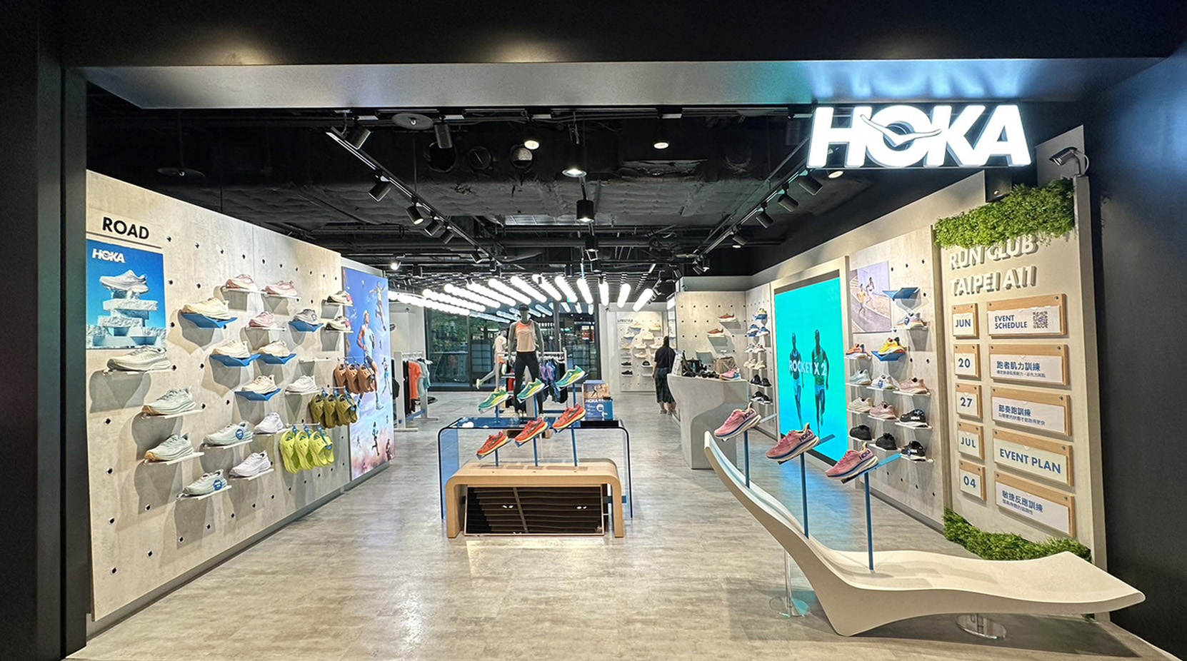 ▲全台首間HOKA品牌專門店位於信義A11 三樓，是全台首間整合HOKA全系列商品的門市