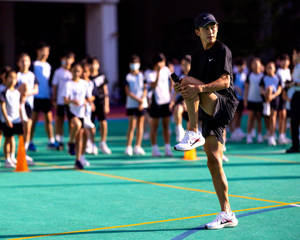 亞洲行香港站活動資料照片，大迫傑指導小朋友 照片來源：Brian Ching@EKiDEN