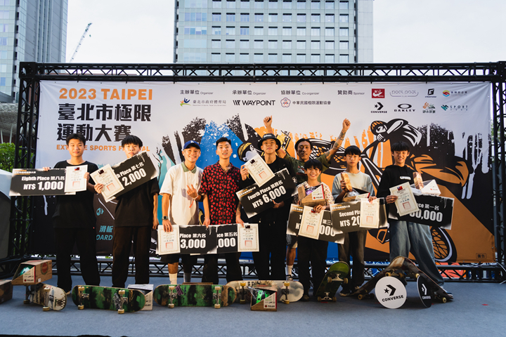 滑板選手組頒獎：（左至右） 袁鼎竣、李家宇、林家元、曹仕勳、藍元稚、曲益揚、姜承佑、余易哲