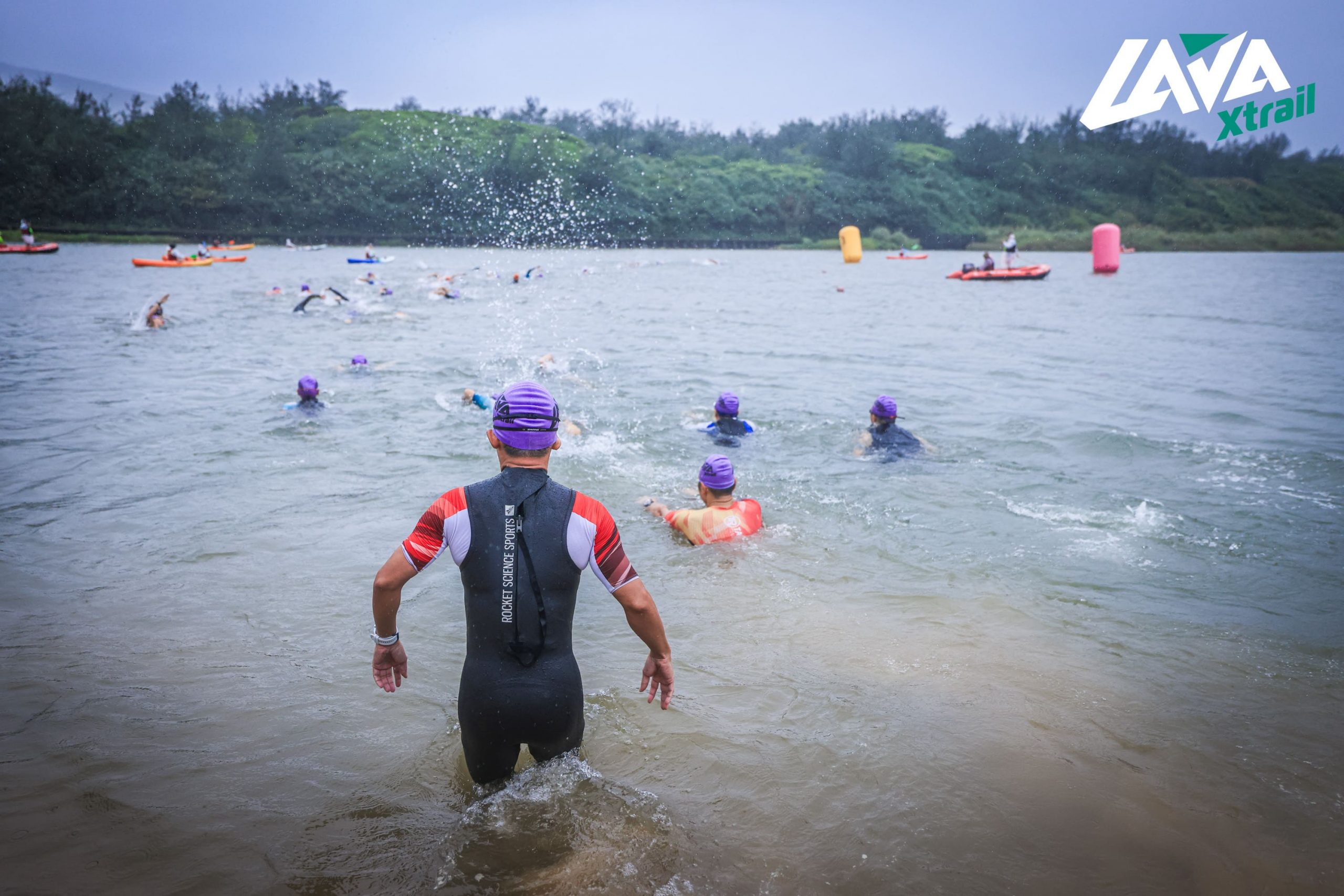 福隆內海灣域在比賽當天的水流非常強勁。圖片來源：LAVA Sports 台灣鐵人三項公司