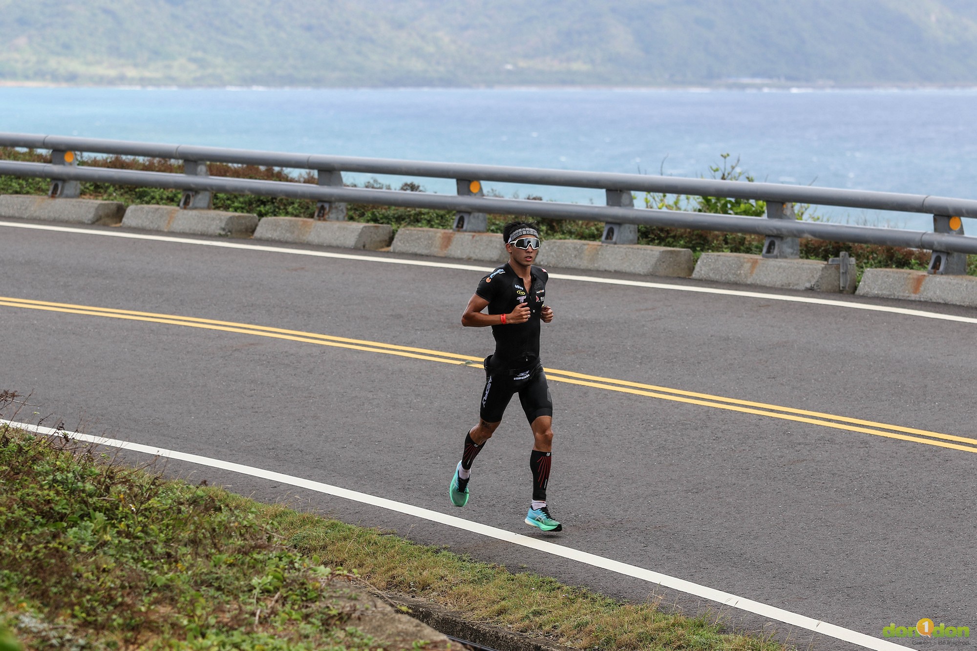 無法得知後方追兵的距離，張家豪拚盡全力向前跑