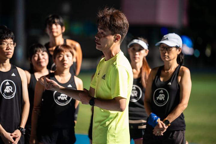 AR總教練鄭子健強調除了讓每位跑者突破個人最佳，更要讓學員在歡樂和情感聯繫的基礎上