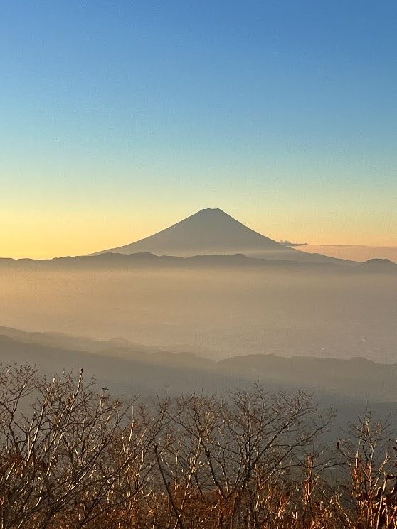 (山頂眺望富士山)