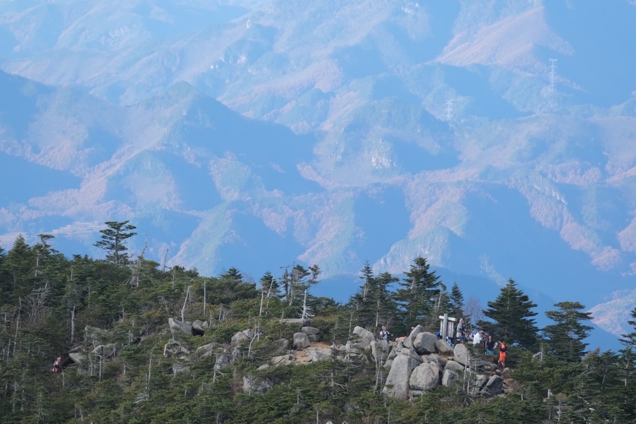 (幾個山頂都有空拍，今天展望很好)