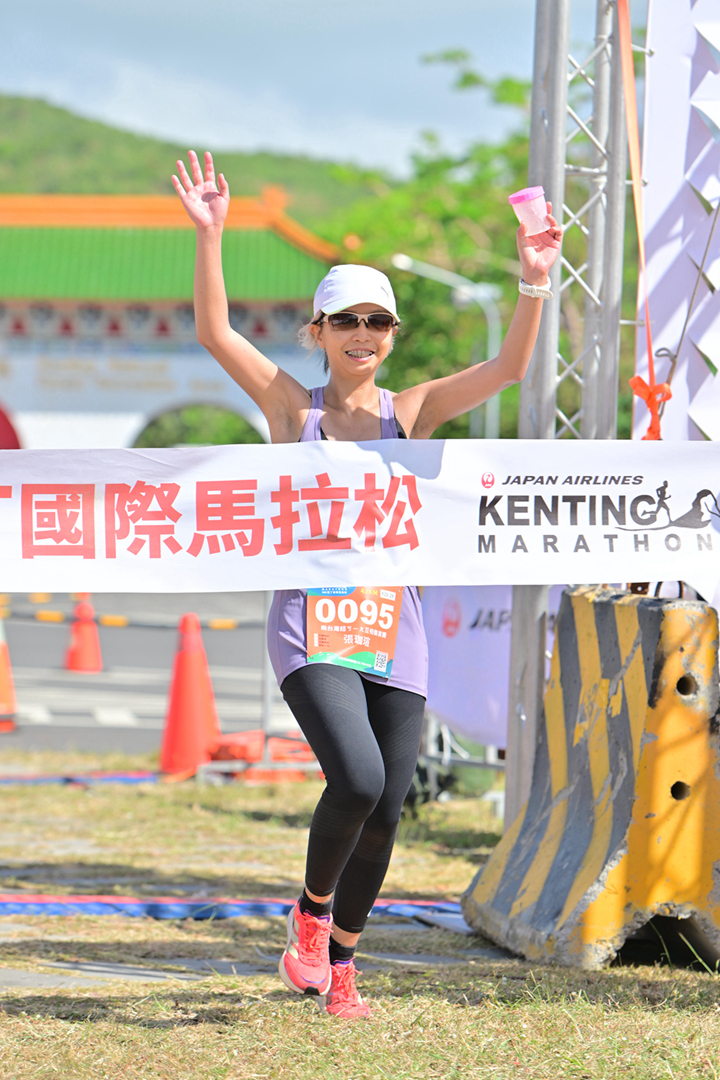 全馬組 42KM女子冠軍 #0095 張珈瑄3:52:31